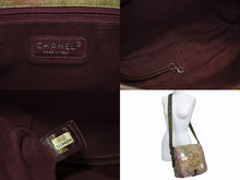 Load image into Gallery viewer, 極美品 CHANEL シャネル エンブロイダリー グラフィティ ショルダーバッグ A92789 ココマーク 21番台 カーキ 中古 4b006809