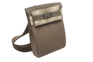 新品未使用 エルメス HERMES ケリーアッカドPM W刻印 ワンショルダーバッグ エトゥープ シルバー金具 中古 4b006847
