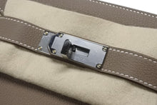 Load image into Gallery viewer, 新品未使用 エルメス HERMES ケリーアッカドPM W刻印 ワンショルダーバッグ エトゥープ シルバー金具 中古 4b006847