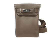 Load image into Gallery viewer, 新品未使用 エルメス HERMES ケリーアッカドPM W刻印 ワンショルダーバッグ エトゥープ シルバー金具 中古 4b006848