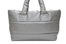 Load image into Gallery viewer, CHANEL シャネル コココクーン トートバッグ 13番台 ココマーク レザー シルバー キルティング シルバー金具 美品 中古 4b006922