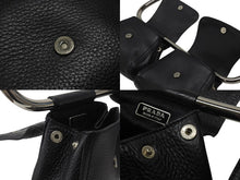 Load image into Gallery viewer, PRADA プラダ 97FW ループ ワンショルダーバッグ レザー ブラック アーカイブ トライアングルロゴ金具 シルバー金具 美品 中古 4b006940