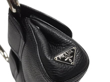 Load image into Gallery viewer, PRADA プラダ 97FW ループ ワンショルダーバッグ レザー ブラック アーカイブ トライアングルロゴ金具 シルバー金具 美品 中古 4b006940