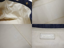 Load image into Gallery viewer, CHANEL シャネル チェーントートバッグ A31932 10番台 夜間飛行 刺繍 ココマーク デニム エンブロイダリー 美品 中古 4b006965