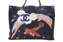 Load image into Gallery viewer, CHANEL シャネル チェーントートバッグ A31932 10番台 夜間飛行 刺繍 ココマーク デニム エンブロイダリー 美品 中古 4b006965