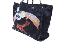 Load image into Gallery viewer, CHANEL シャネル チェーントートバッグ A31932 10番台 夜間飛行 刺繍 ココマーク デニム エンブロイダリー 美品 中古 4b006965