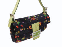 Load image into Gallery viewer, FENDI フェンディ ビーズ刺繍 マンマバケット ワンショルダーバッグ 26424 ブラック マルチカラー グリーン シルバー金具 ロゴ 美品 中古 4b006967
