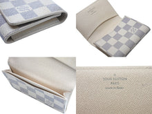 Load image into Gallery viewer, LOUIS VUITTON ルイヴィトン ダミエアズール アンヴェロップ カルト ドゥ ヴィジット 名刺入れ N61746 ホワイト 美品 中古 4b006996