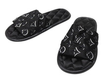 Load image into Gallery viewer, 極美品 LOUISVUITTON ルイヴィトン ホーミーライン ルームシューズ スリッパ モノグラムサテンキャンバス ブラック サイズ35-36 中古 4b007082