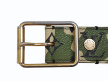 Load image into Gallery viewer, LOUIS VUITTON ルイヴィトン ベルト サンチュール モノグラモフラージュ 村上隆 サイズ90 M9646U ゴールド金具 美品 中古 4b007085