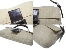 Load image into Gallery viewer, FENDI フェンディ マンマバケット ワンショルダーバッグ 26424 ズッキーノ柄 キャンバス レザー ベージュ シルバー金具 美品 中古 4b007137