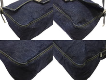 Load image into Gallery viewer, FENDI フェンディ マンマバケット ワンショルダーバッグ 26425 デニム レザー ネイビー シルバー金具 美品 中古 4b007142