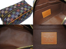 Load image into Gallery viewer, 極美品 LOUIS VUITTON ルイヴィトン LVバーズダミエ ロッカー ドップキット クラッチバッグ 2025SS N00151 ブラウン マルチカラー 中古 4b007143