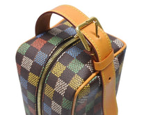 Load image into Gallery viewer, 極美品 LOUIS VUITTON ルイヴィトン LVバーズダミエ ロッカー ドップキット クラッチバッグ 2025SS N00151 ブラウン マルチカラー 中古 4b007143