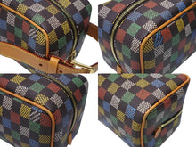 Load image into Gallery viewer, 極美品 LOUIS VUITTON ルイヴィトン LVバーズダミエ ロッカー ドップキット クラッチバッグ 2025SS N00151 ブラウン マルチカラー 中古 4b007143