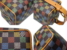 Load image into Gallery viewer, 極美品 LOUIS VUITTON ルイヴィトン LVバーズダミエ ロッカー ドップキット クラッチバッグ 2025SS N00151 ブラウン マルチカラー 中古 4b007143
