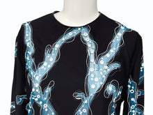 Load image into Gallery viewer, 極美品 LOUIS VUITTON ルイヴィトン 15SS ジップアップ レース ブラウス ブラック ホワイト ターコイズ レーヨン シルク 38 RW151A F7BB15VMX 中古 4b007171