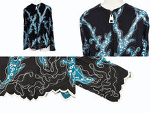 Load image into Gallery viewer, 極美品 LOUIS VUITTON ルイヴィトン 15SS ジップアップ レース ブラウス ブラック ホワイト ターコイズ レーヨン シルク 38 RW151A F7BB15VMX 中古 4b007171