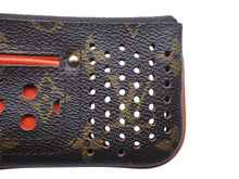 Load image into Gallery viewer, LOUIS VUITTON ルイヴィトン ポシェット クレ コインケース 小銭入れ M95222 モノグラム ペルフォ PVC レザー オレンジ 美品 中古 4b007174