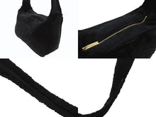Load image into Gallery viewer, CHANEL シャネル ココマーク ムートン ワンショルダーバッグ 7番台 ブラック ゴールド金具 美品 中古 4b007177