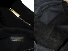 Load image into Gallery viewer, CHANEL シャネル ココマーク ムートン ワンショルダーバッグ 7番台 ブラック ゴールド金具 美品 中古 4b007177