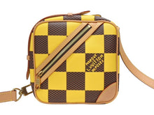 Load image into Gallery viewer, 極美品 LOUIS VUITTON ルイヴィトン ダミエ ポップ チェス メッセンジャー ショルダーバッグ N40562 イエロー ブラウン ハンドバッグ ファレル 2023年 中古 4b007181