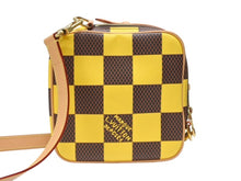 Load image into Gallery viewer, 極美品 LOUIS VUITTON ルイヴィトン ダミエ ポップ チェス メッセンジャー ショルダーバッグ N40562 イエロー ブラウン ハンドバッグ ファレル 2023年 中古 4b007181