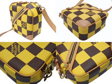 Load image into Gallery viewer, 極美品 LOUIS VUITTON ルイヴィトン ダミエ ポップ チェス メッセンジャー ショルダーバッグ N40562 イエロー ブラウン ハンドバッグ ファレル 2023年 中古 4b007181