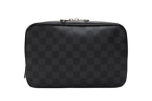 Load image into Gallery viewer, 極美品 LOUIS VUITTON ルイヴィトン トゥルース トワレ GM クラッチバッグ ダミエ コバルト N40484 シルバー金具 中古 4b007216