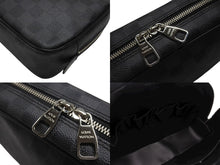 Load image into Gallery viewer, 極美品 LOUIS VUITTON ルイヴィトン トゥルース トワレ GM クラッチバッグ ダミエ コバルト N40484 シルバー金具 中古 4b007216