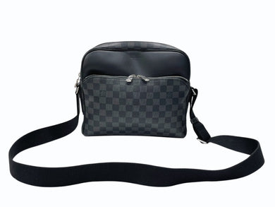 極美品 LOUIS VUITTON ルイヴィトン ダミエグラフィット デイトンPM N41408 ショルダーバッグ ブラック シルバー金具 中古 4b007219