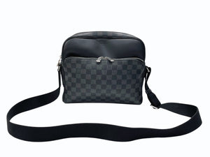 極美品 LOUIS VUITTON ルイヴィトン ダミエグラフィット デイトンPM N41408 ショルダーバッグ ブラック シルバー金具 中古 4b007219