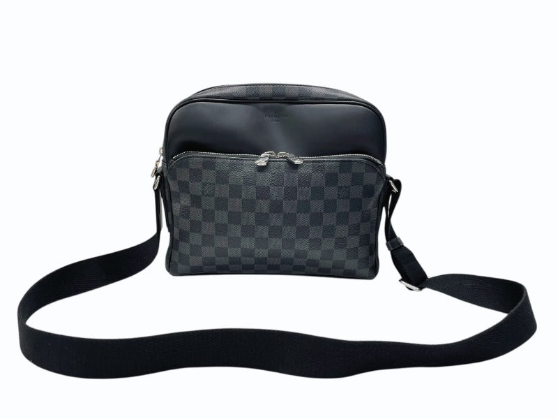 極美品 LOUIS VUITTON ルイヴィトン ダミエグラフィット デイトンPM N41408 ショルダーバッグ ブラック シルバー金具 中古 4b007219
