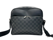 Load image into Gallery viewer, 極美品 LOUIS VUITTON ルイヴィトン ダミエグラフィット デイトンPM N41408 ショルダーバッグ ブラック シルバー金具 中古 4b007219