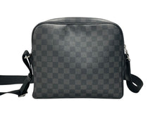 Load image into Gallery viewer, 極美品 LOUIS VUITTON ルイヴィトン ダミエグラフィット デイトンPM N41408 ショルダーバッグ ブラック シルバー金具 中古 4b007219