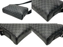 Load image into Gallery viewer, 極美品 LOUIS VUITTON ルイヴィトン ダミエグラフィット デイトンPM N41408 ショルダーバッグ ブラック シルバー金具 中古 4b007219