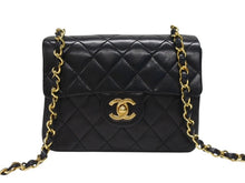Load image into Gallery viewer, 極美品 CHANEL シャネル ミニマトラッセ17 Sフラップ Sチェーンショルダーバッグ 0番台 ラムスキン ココマーク ブラック ゴールド金具 中古 4b007233