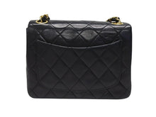 Load image into Gallery viewer, 極美品 CHANEL シャネル ミニマトラッセ17 Sフラップ Sチェーンショルダーバッグ 0番台 ラムスキン ココマーク ブラック ゴールド金具 中古 4b007233