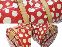 Load image into Gallery viewer, 極美品 LOUISVUITTON ルイヴィトン 草間彌生 パピヨン M91425 ショルダーバッグ モノグラムヴェルニ ドットインフィニティ ルージュ 中古 4b007243
