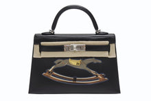 Load image into Gallery viewer, 新品未使用 HERMES エルメス ミニケリー2 CHEVAL DE BOIS W刻印 2WAY ヴォーエプソン ブラック SV金具 外縫い 中古 4b007254