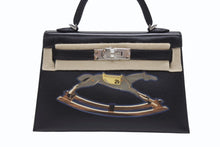 Load image into Gallery viewer, 新品未使用 HERMES エルメス ミニケリー2 CHEVAL DE BOIS W刻印 2WAY ヴォーエプソン ブラック SV金具 外縫い 中古 4b007254
