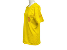 Load image into Gallery viewer, CHROME HEARTS クロムハーツ スクロールラベルロゴ 半袖Tシャツ サイズS プリント イエロー レッド 美品 中古 4b007266
