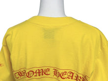 Load image into Gallery viewer, CHROME HEARTS クロムハーツ スクロールラベルロゴ 半袖Tシャツ サイズS プリント イエロー レッド 美品 中古 4b007266