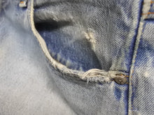 Load image into Gallery viewer, CHROME HEARTS クロムハーツ × LEVI&#39;S リーバイス デニムパンツ ジーンズ サイズ36 クロスボールボタン インディゴブルー 美品 中古 4b007281