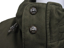 Load image into Gallery viewer, 極美品 CHROME HEARTS クロムハーツ STIFF FBRC スティッフ ファブリックダウンジャケット サイズXL クロスボールボタン カーキ 中古 4b007298