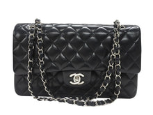Load image into Gallery viewer, 極美品 CHANEL シャネル マトラッセ25 Wフラップ Wチェーンショルダーバッグ 9番台 ラムスキン ココマーク ブラック シルバー金具 中古 4b007305