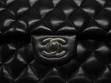 Load image into Gallery viewer, 極美品 CHANEL シャネル マトラッセ25 Wフラップ Wチェーンショルダーバッグ 9番台 ラムスキン ココマーク ブラック シルバー金具 中古 4b007305