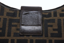 Load image into Gallery viewer, FENDI フェンディ クロワッサン ハーフムーン ワンショルダーバッグ ハンドバッグ キャンバス ブラウン シルバー金具 美品 中古 4b007317