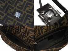 Load image into Gallery viewer, 極美品 FENDI フェンディ マンマバケット ワンショルダーバッグ 26424 ズッカ柄 キャンバス レザー ブラウン シルバー金具 中古 4b007319