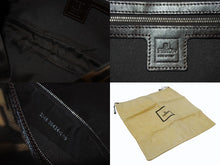 Load image into Gallery viewer, 極美品 FENDI フェンディ マンマバケット ワンショルダーバッグ 26424 ズッカ柄 キャンバス レザー ブラウン シルバー金具 中古 4b007319
